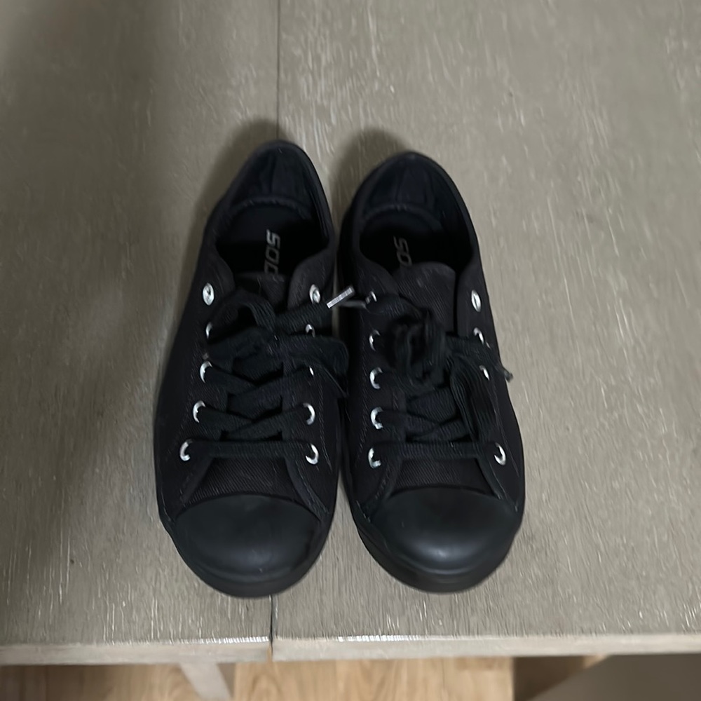 Black tennis shoes - girls